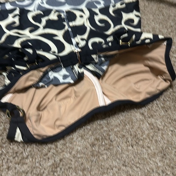 Tara Grinna swim top. tag 32-36d Beige/black pattern in gold, adjustable straps. - Picture 5 of 7